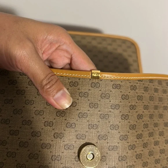 Authentic GUCCI(Vintage) SLING bag - Picture 8 of 9